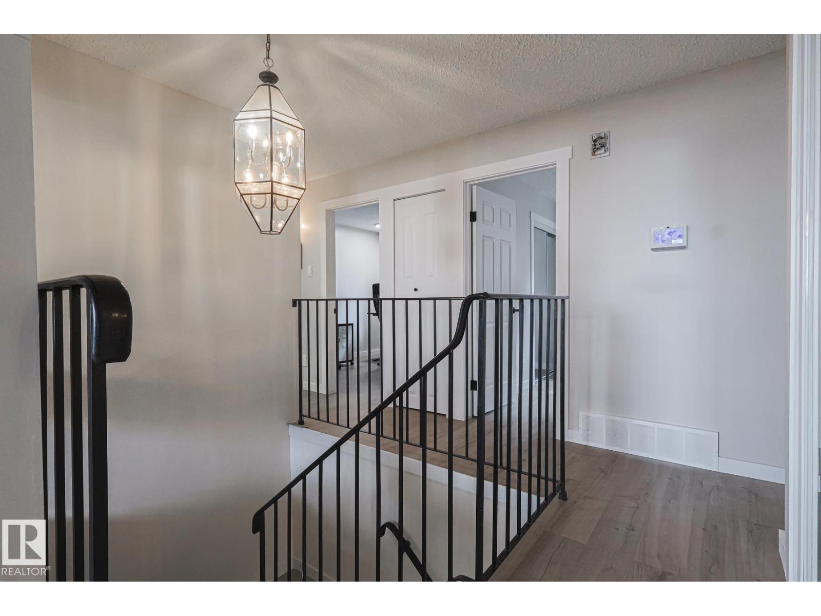 Photo 11 of 10614 25 A Av Nw, Edmonton AB