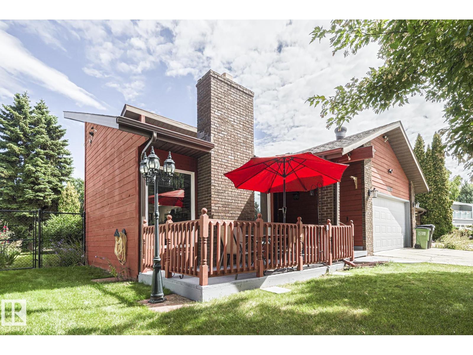 Photo 1 of 10614 25 A Av Nw, Edmonton AB