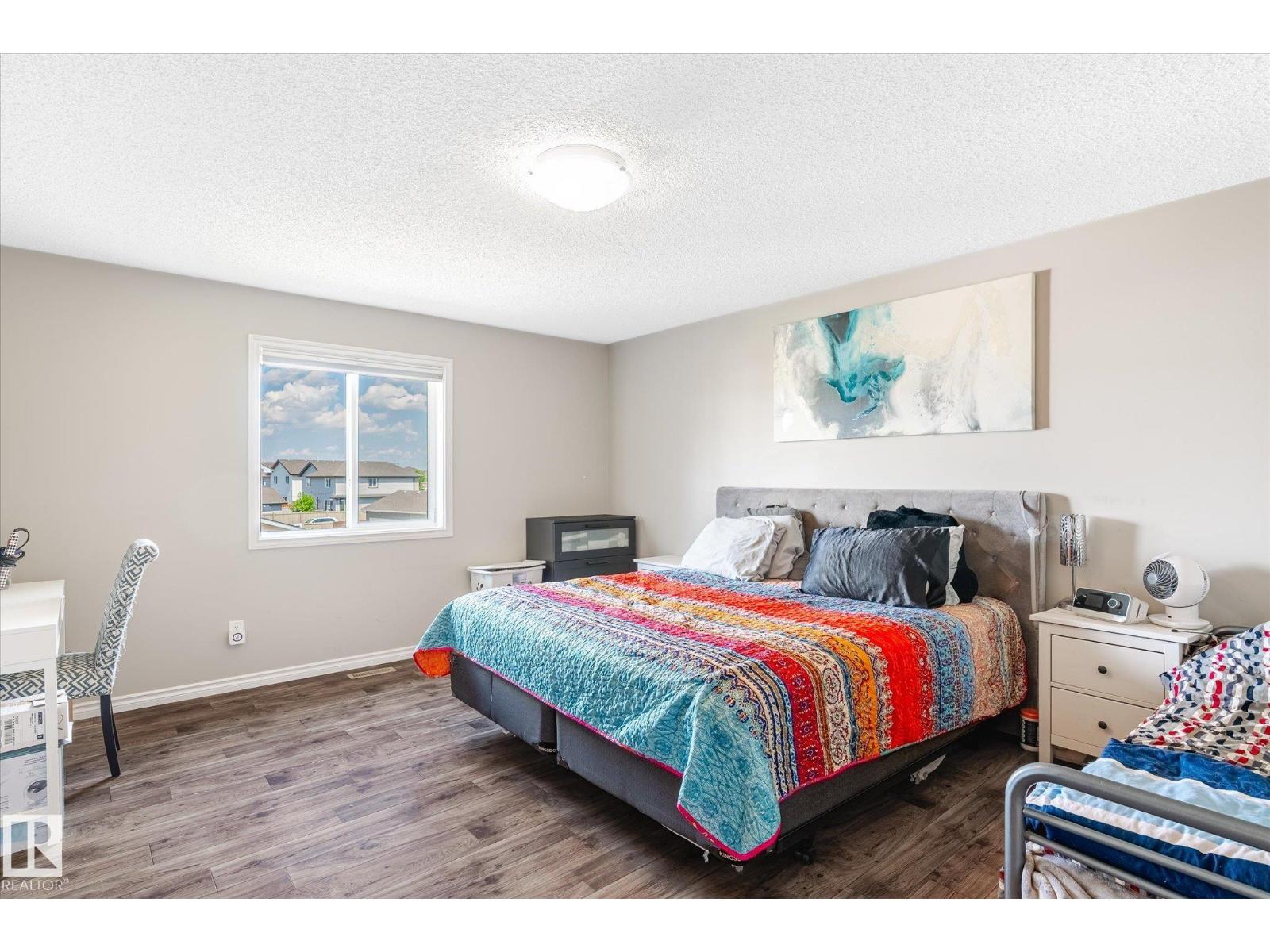 Photo 15 of 2424 19 A Av Nw, Edmonton AB