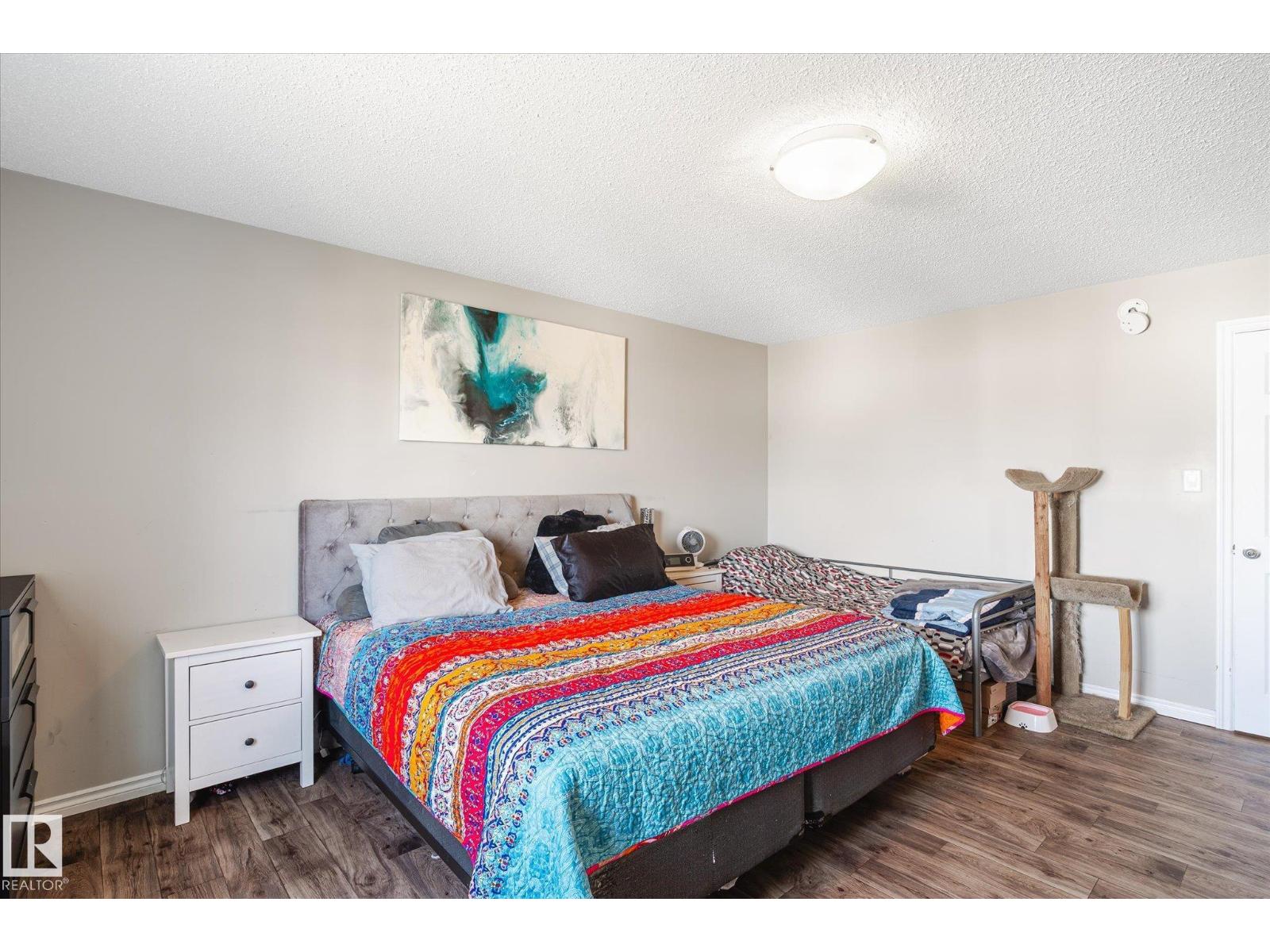 Photo 16 of 2424 19 A Av Nw, Edmonton AB