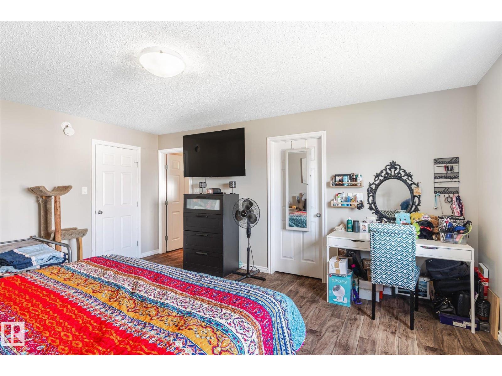 Photo 17 of 2424 19 A Av Nw, Edmonton AB