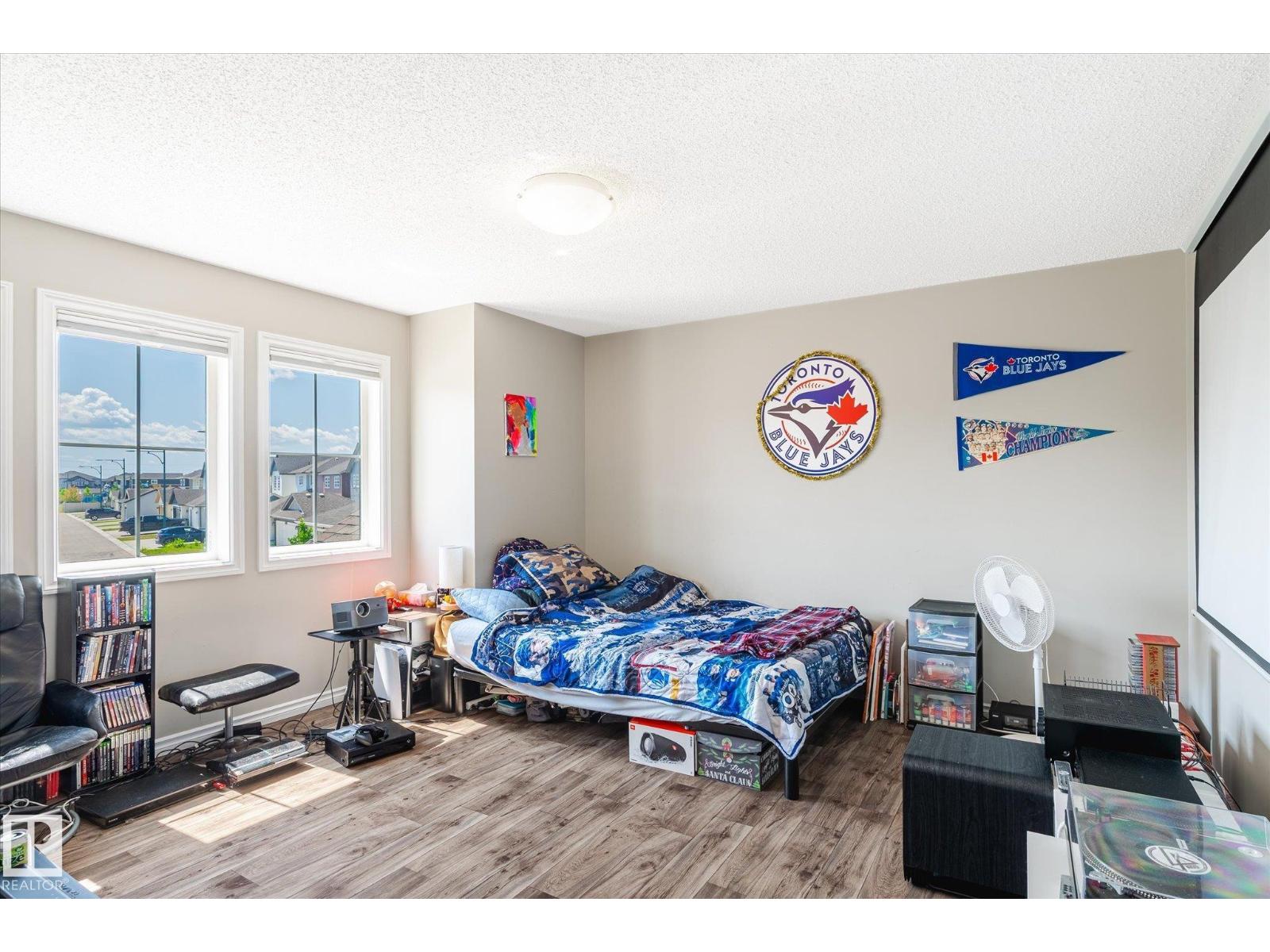 Photo 21 of 2424 19 A Av Nw, Edmonton AB