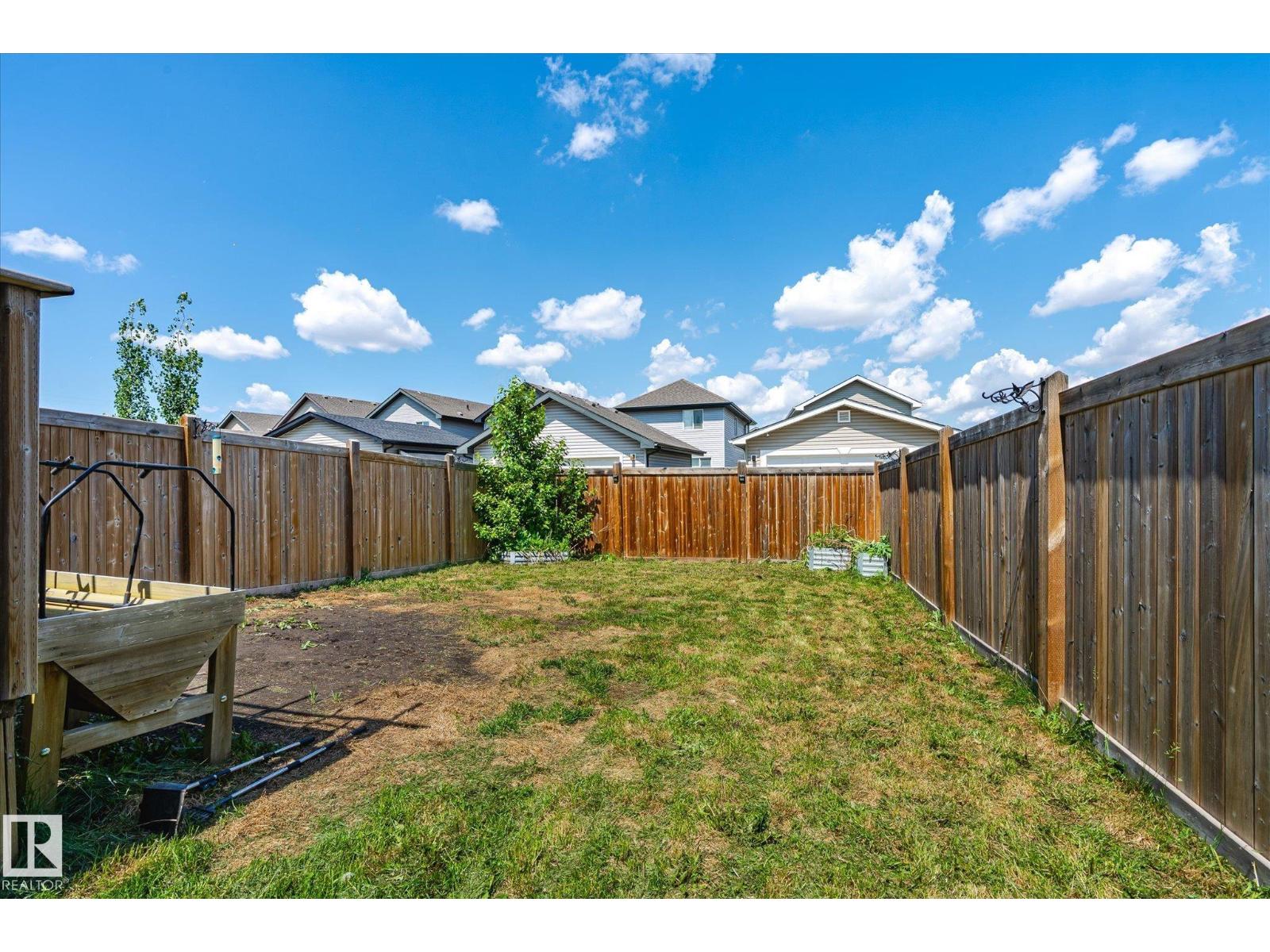 Photo 33 of 2424 19 A Av Nw, Edmonton AB
