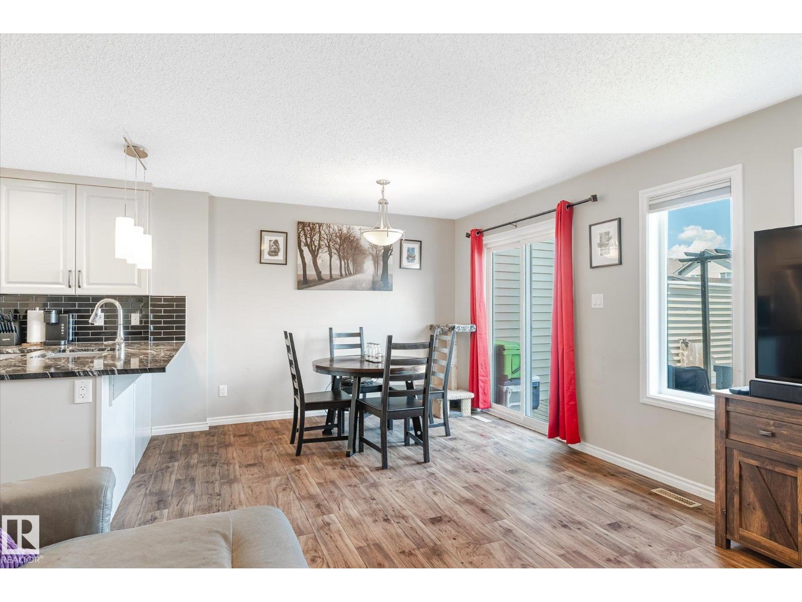 Photo 5 of 2424 19 A Av Nw, Edmonton AB