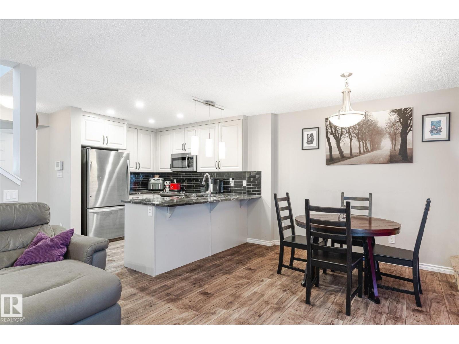 Photo 6 of 2424 19 A Av Nw, Edmonton AB