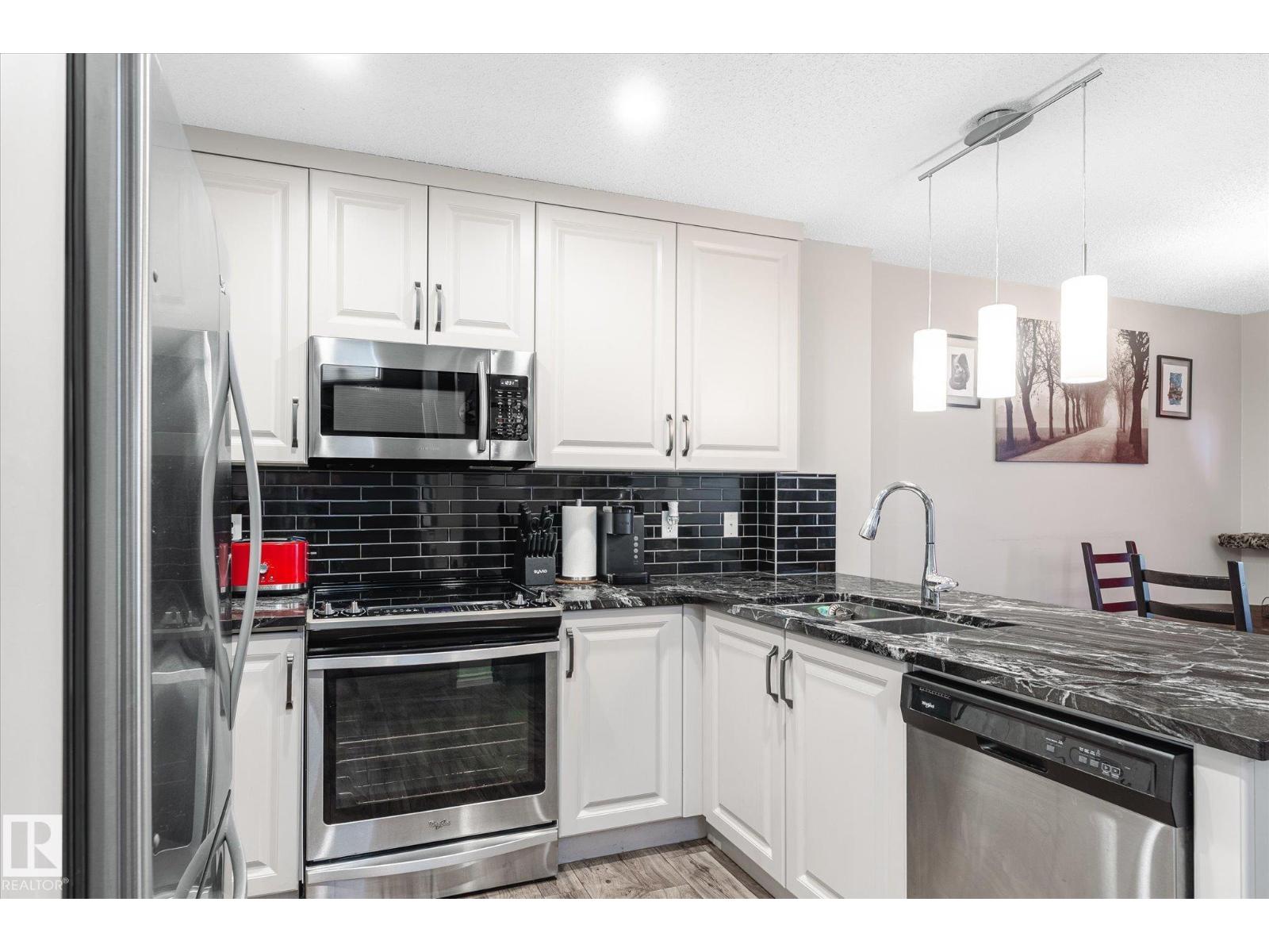 Photo 8 of 2424 19 A Av Nw, Edmonton AB