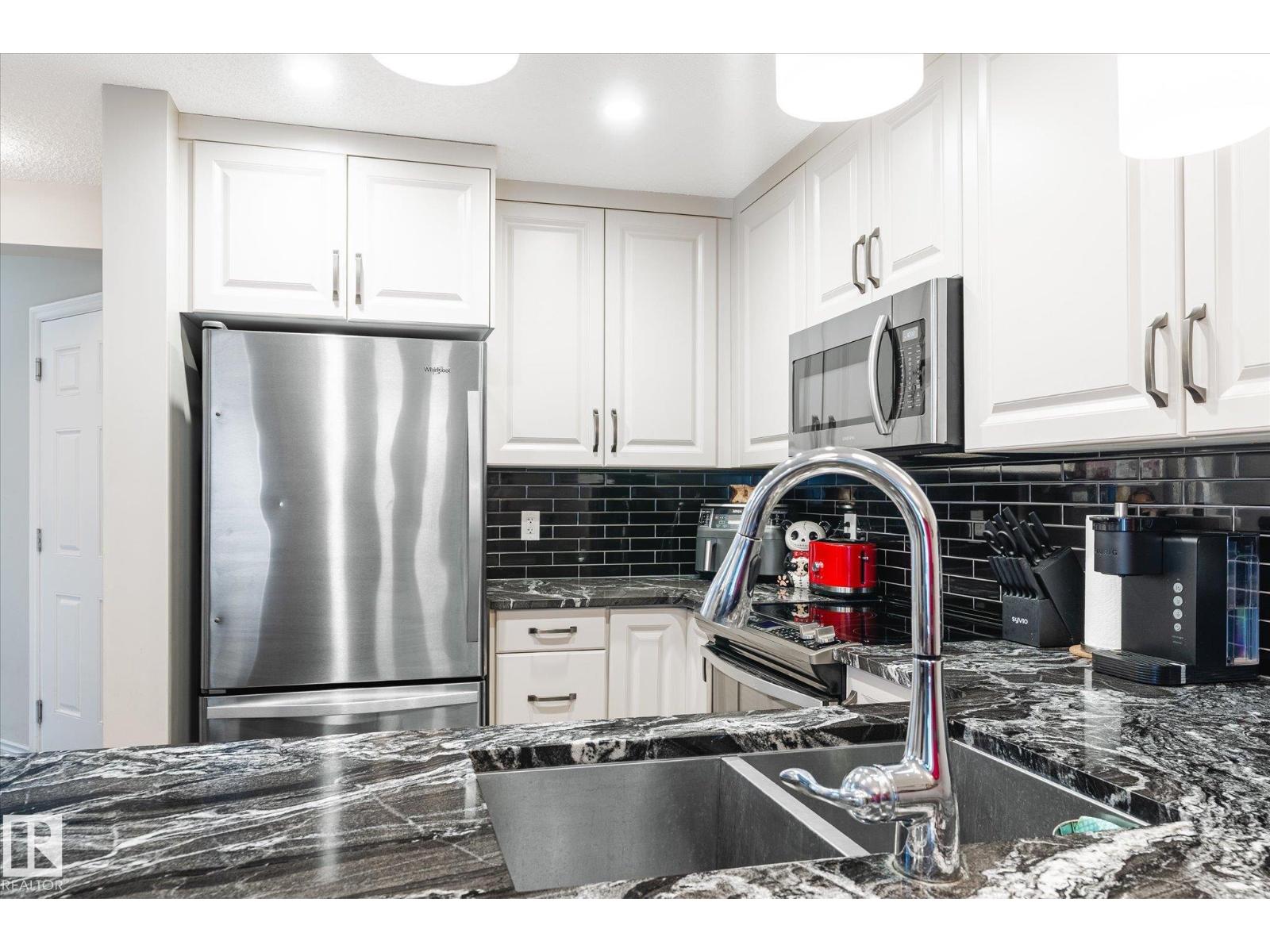 Photo 9 of 2424 19 A Av Nw, Edmonton AB