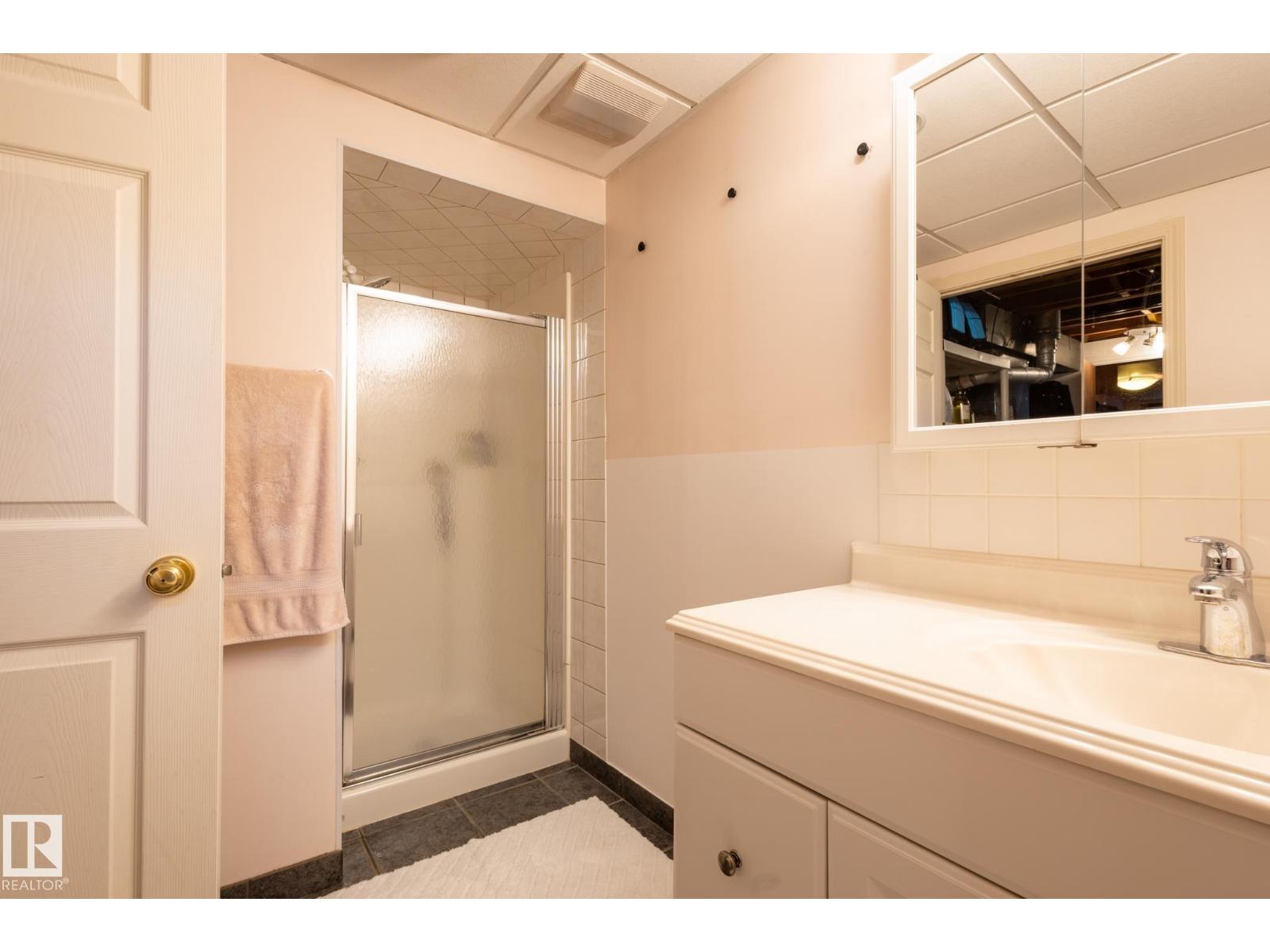 Photo 36 of 14123 72 St Nw, Edmonton AB