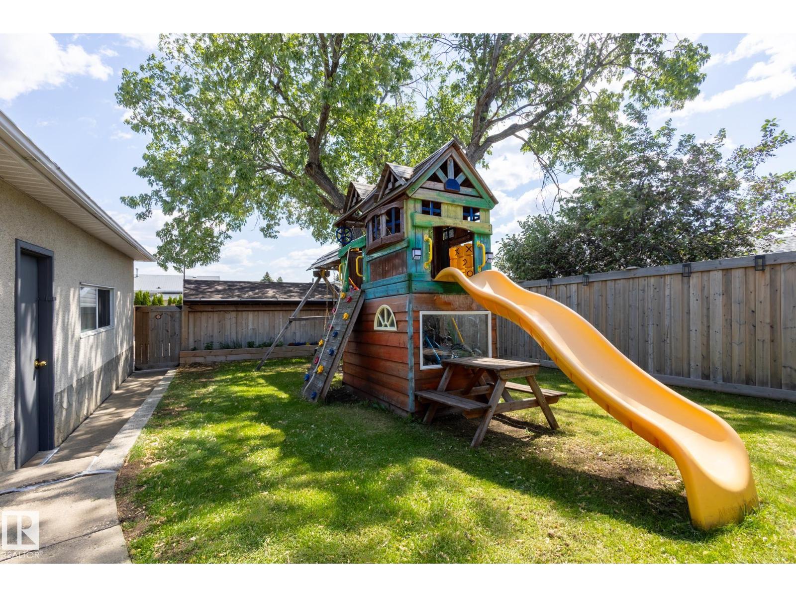 Photo 40 of 14123 72 St Nw, Edmonton AB