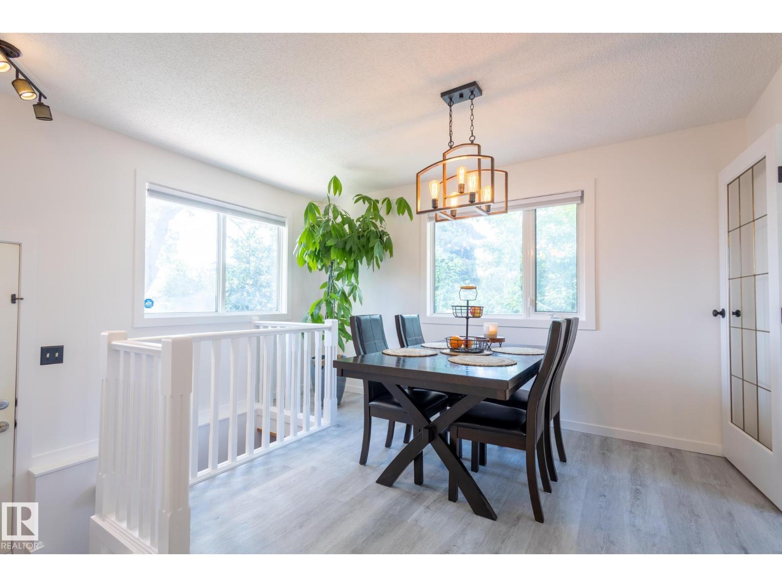 Photo 6 of 14123 72 St Nw, Edmonton AB