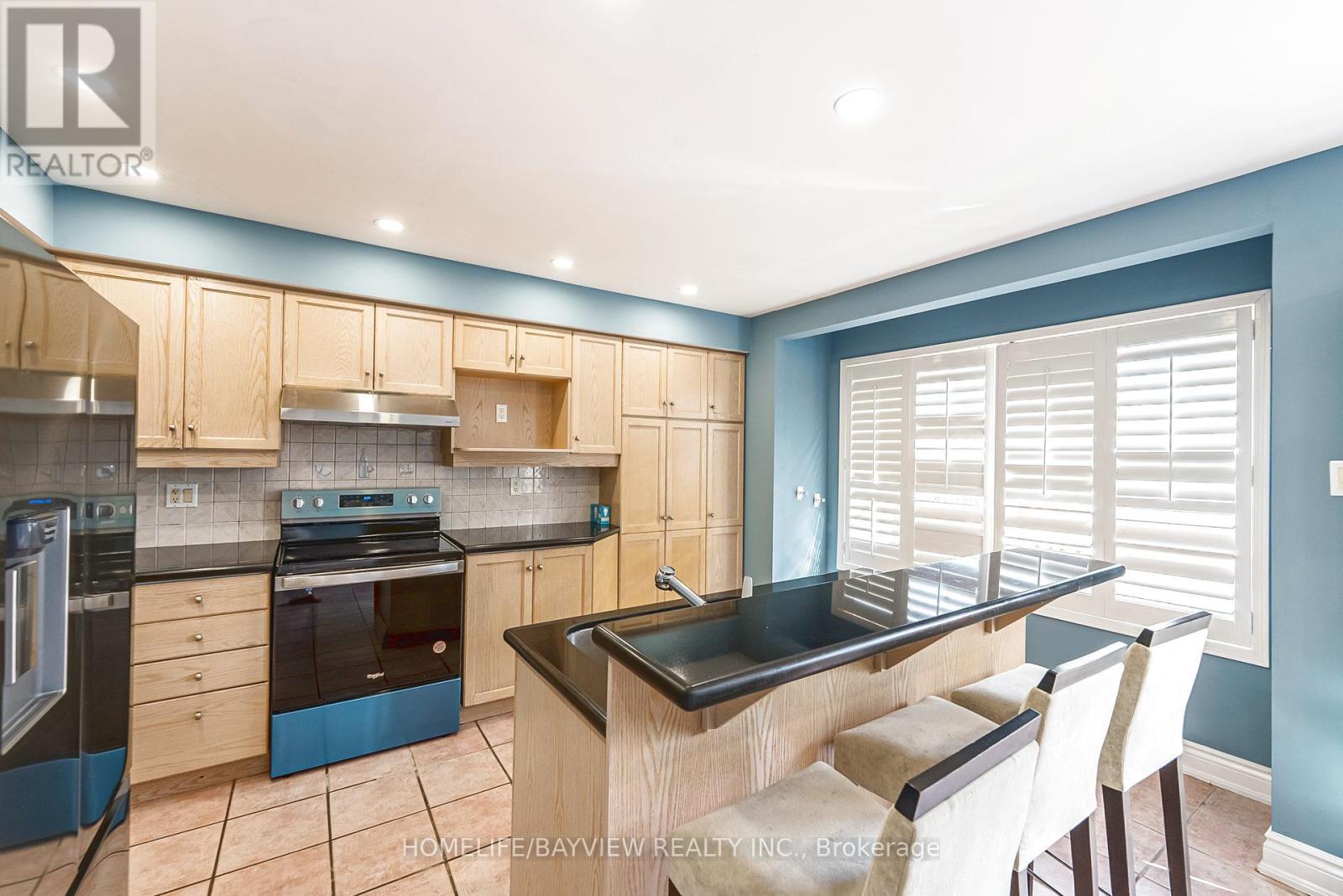 Photo 11 of 245 Shirley Drive, Richmond Hill ON