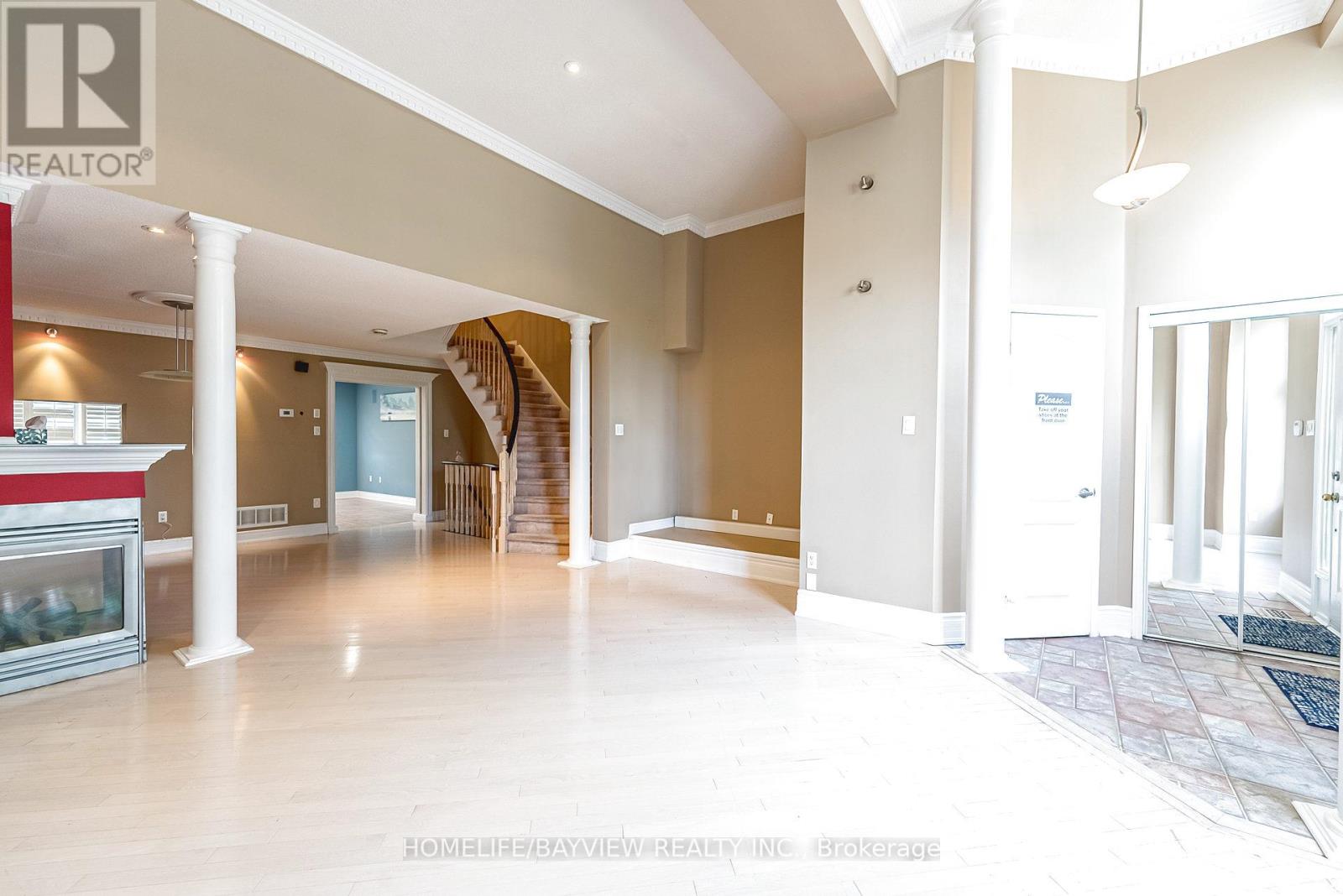 Photo 5 of 245 Shirley Drive, Richmond Hill ON