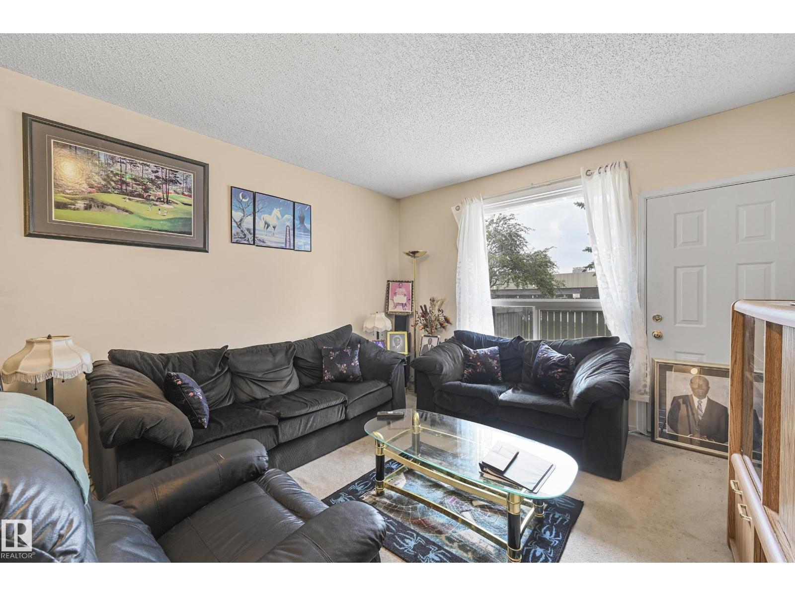 Photo 8 of 4 7604 29 Av Nw, Edmonton AB