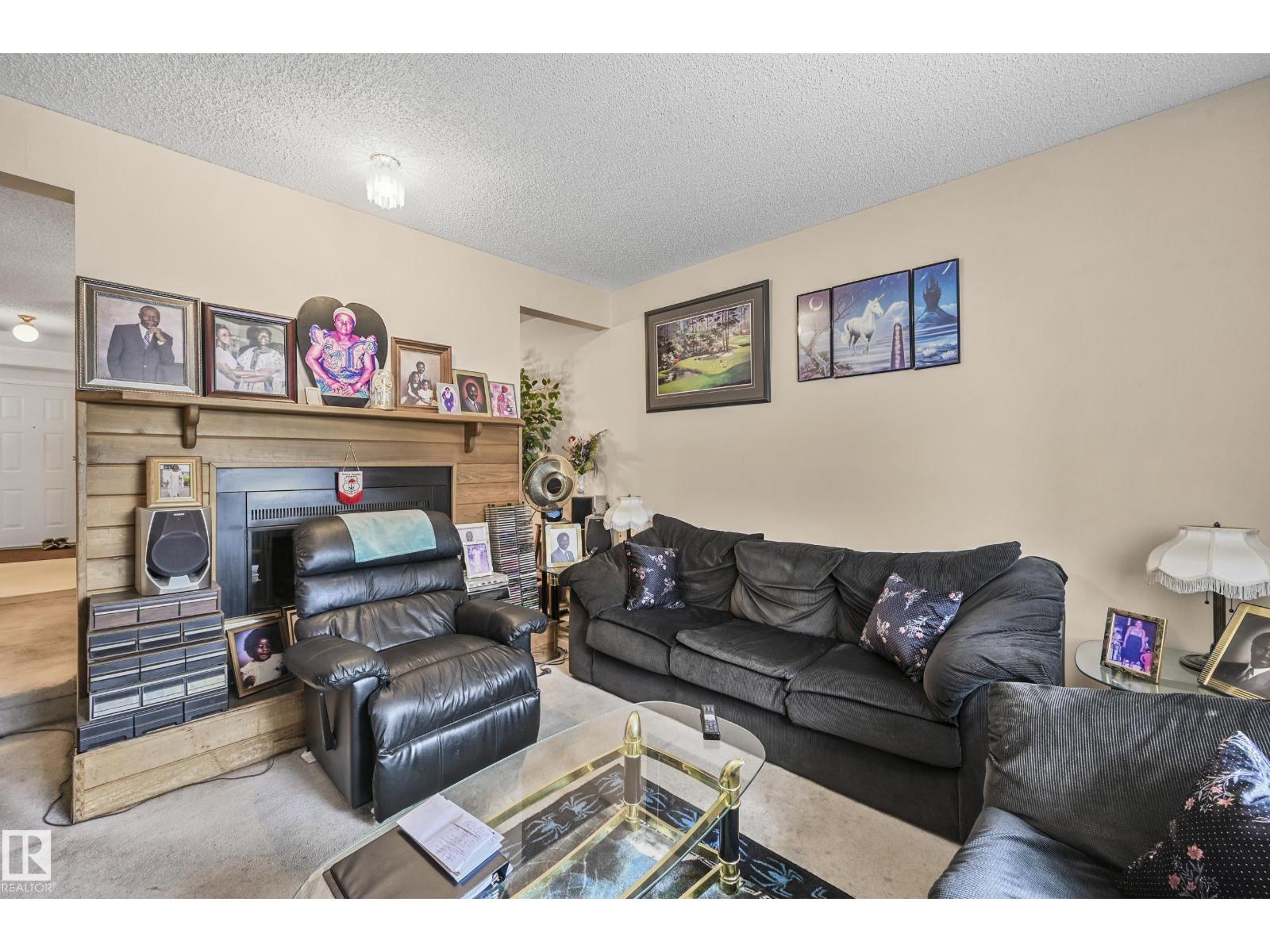 Photo 10 of 4 7604 29 Av Nw, Edmonton AB