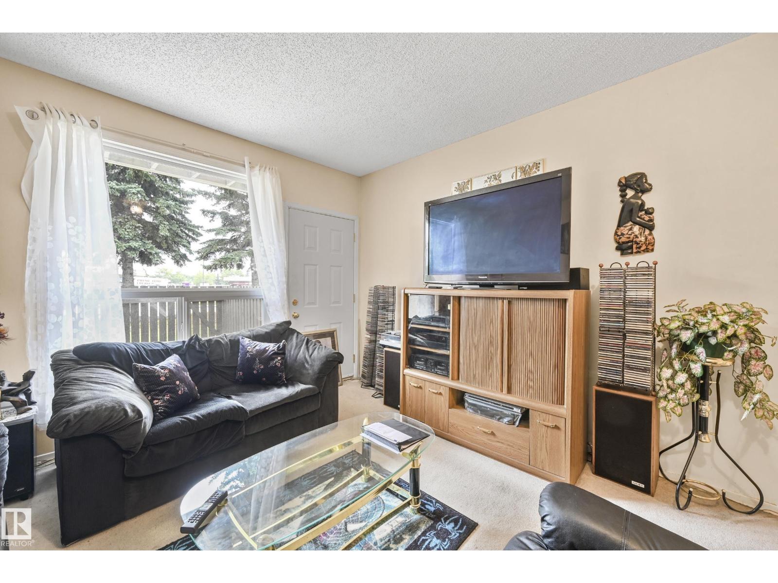 Photo 9 of 4 7604 29 Av Nw, Edmonton AB