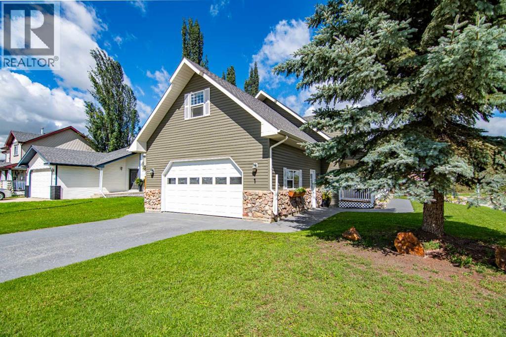 Photo 4 of 1 Fern Glade Crescent, Sylvan Lake AB