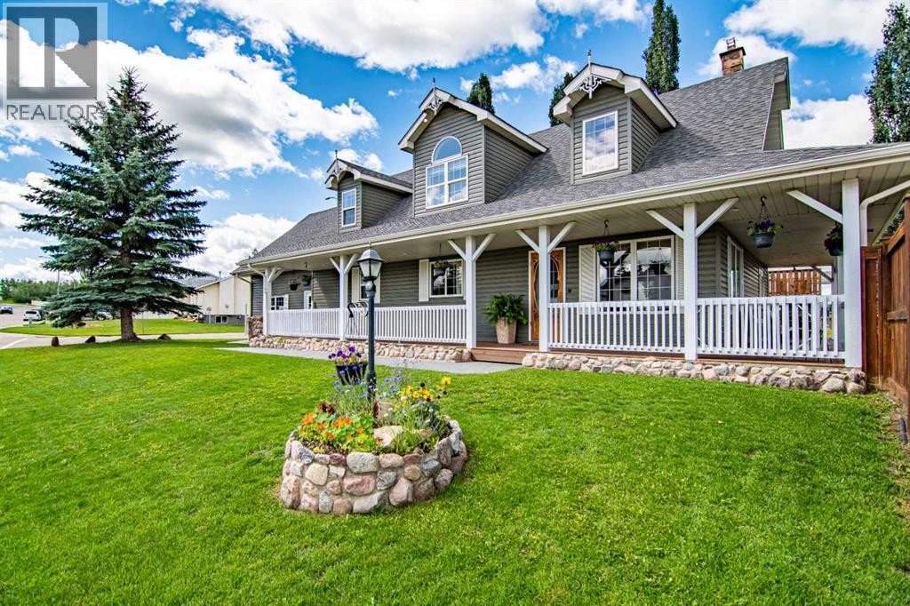 Photo 3 of 1 Fern Glade Crescent, Sylvan Lake AB