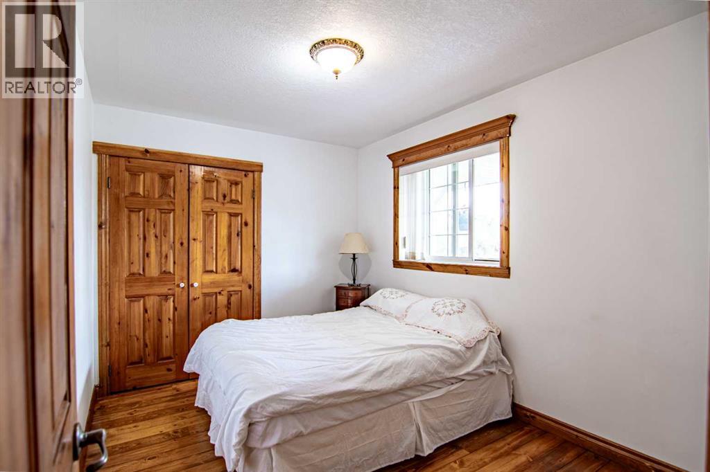 Photo 25 of 1 Fern Glade Crescent, Sylvan Lake AB