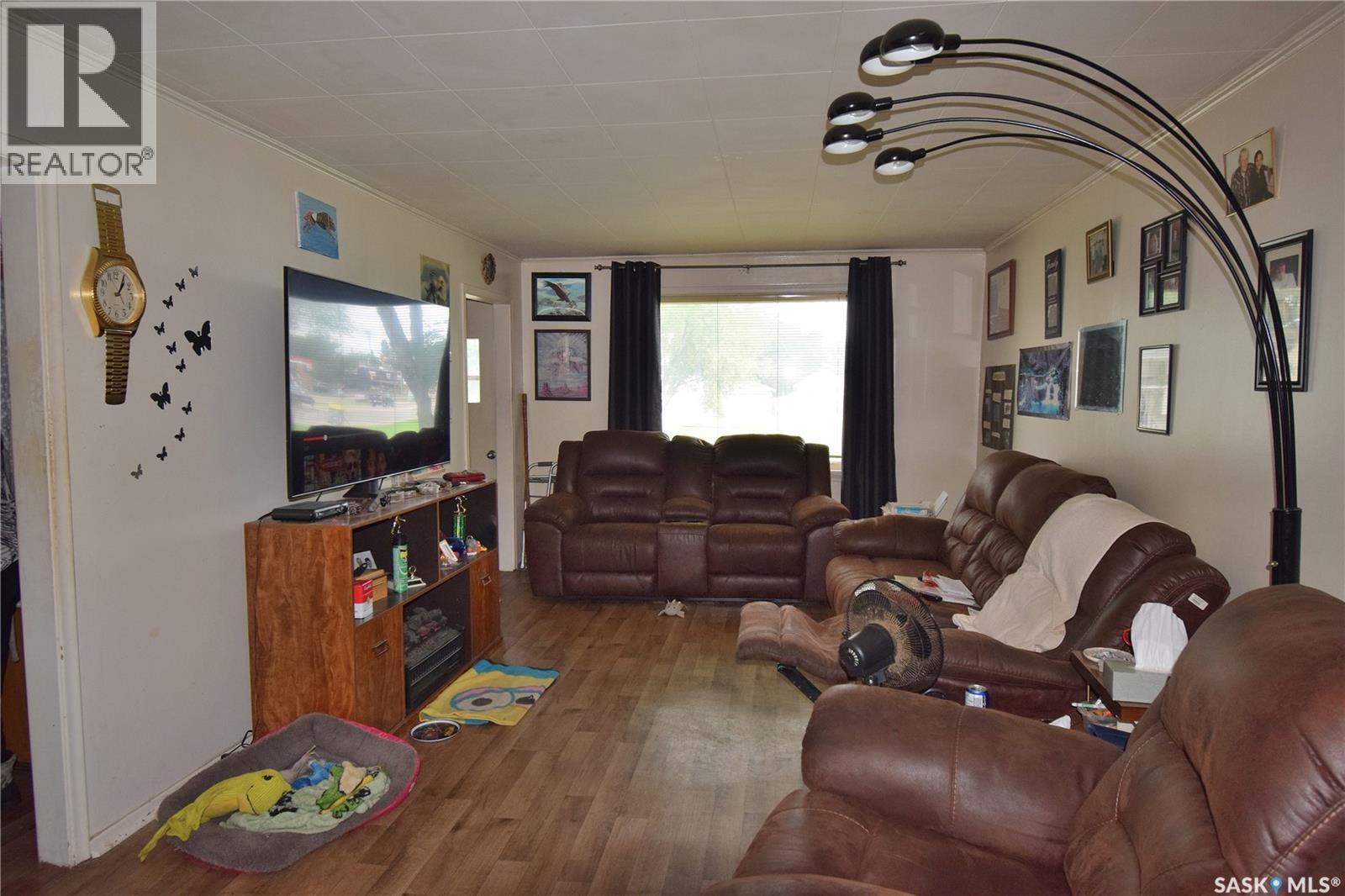 579 25th STREET E - Photo 2 of 16, Prince Albert, Saskatchewan