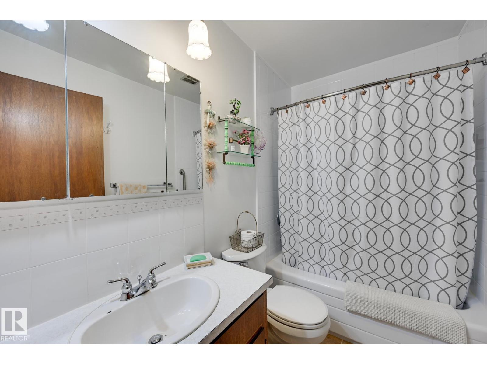 Photo 13 of 9504 143 Av Nw, Edmonton AB