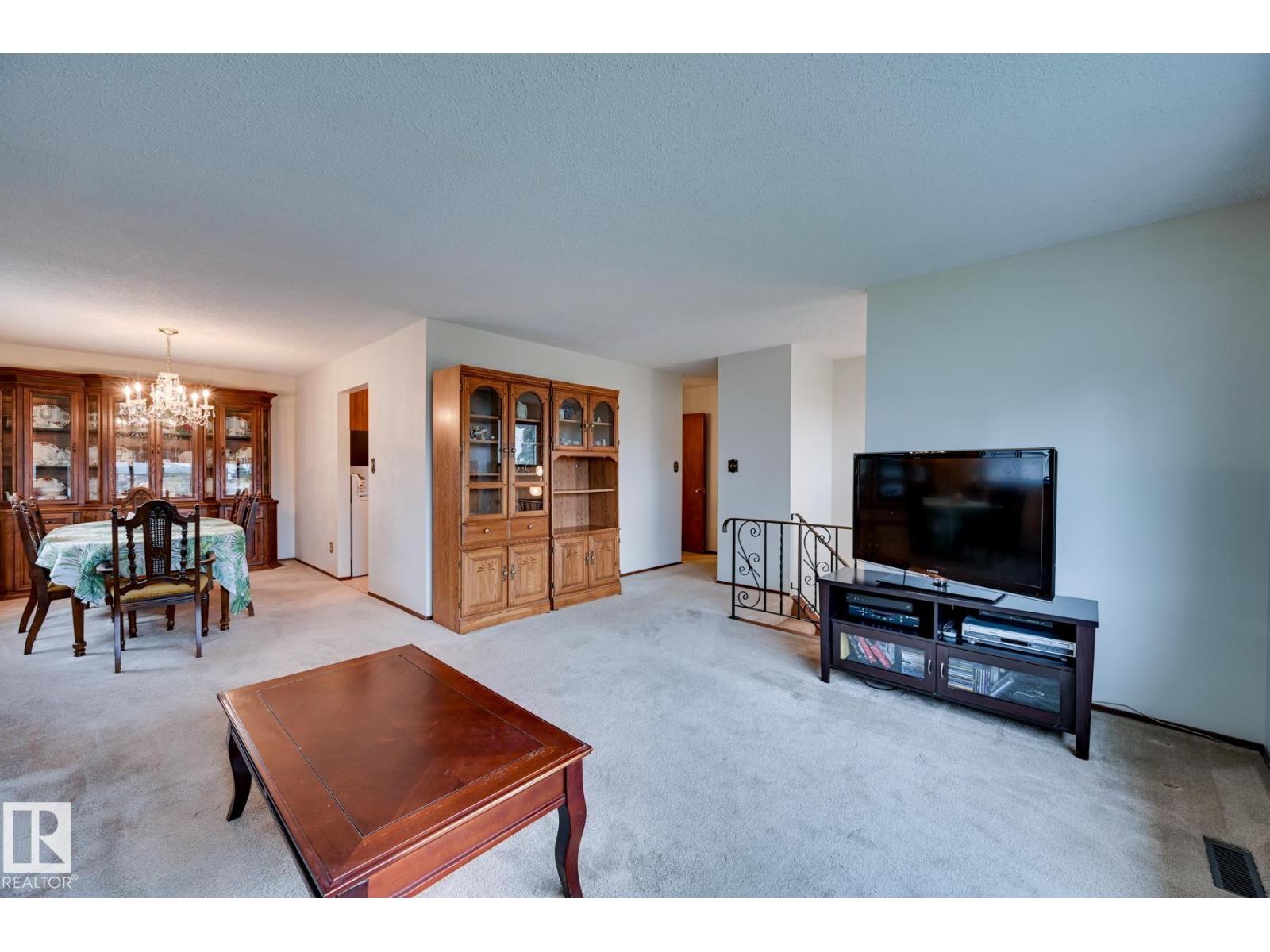 Photo 2 of 9504 143 Av Nw, Edmonton AB