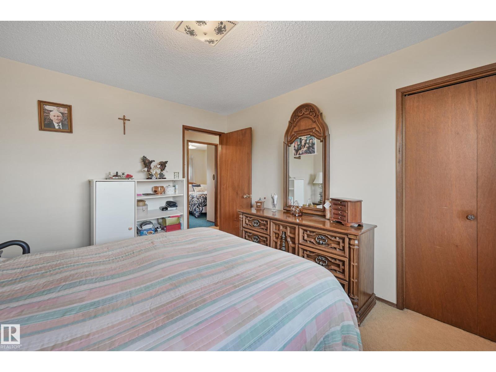 Photo 17 of 9504 143 Av Nw, Edmonton AB