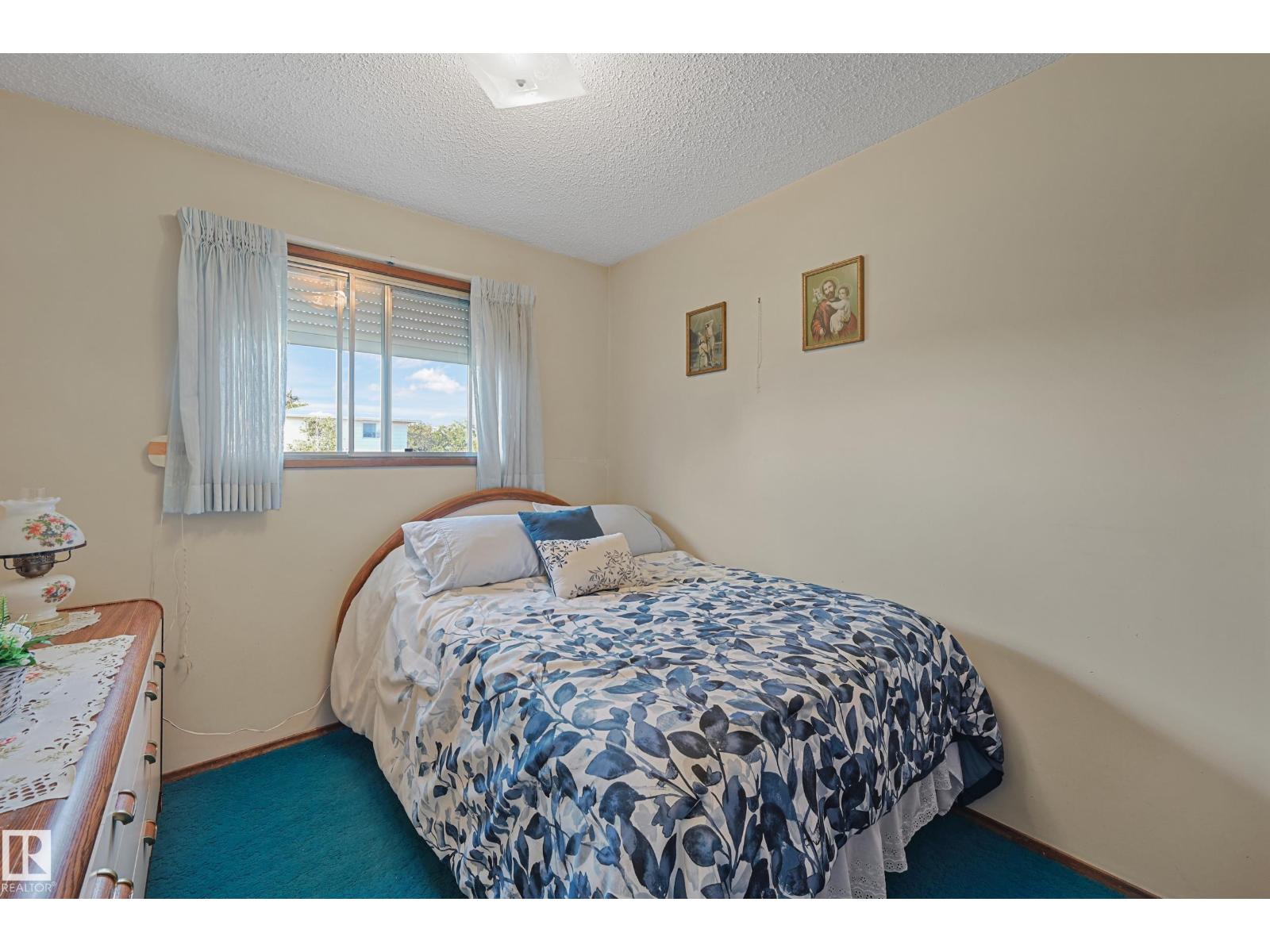 Photo 14 of 9504 143 Av Nw, Edmonton AB