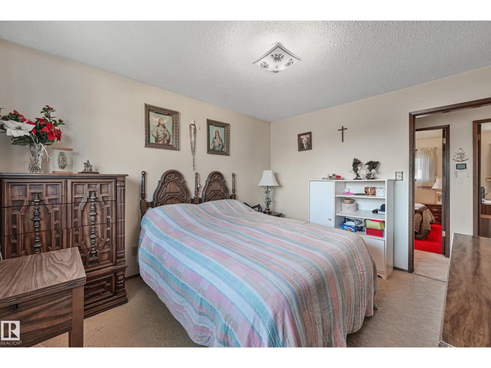 Photo 18 of 9504 143 Av Nw, Edmonton AB