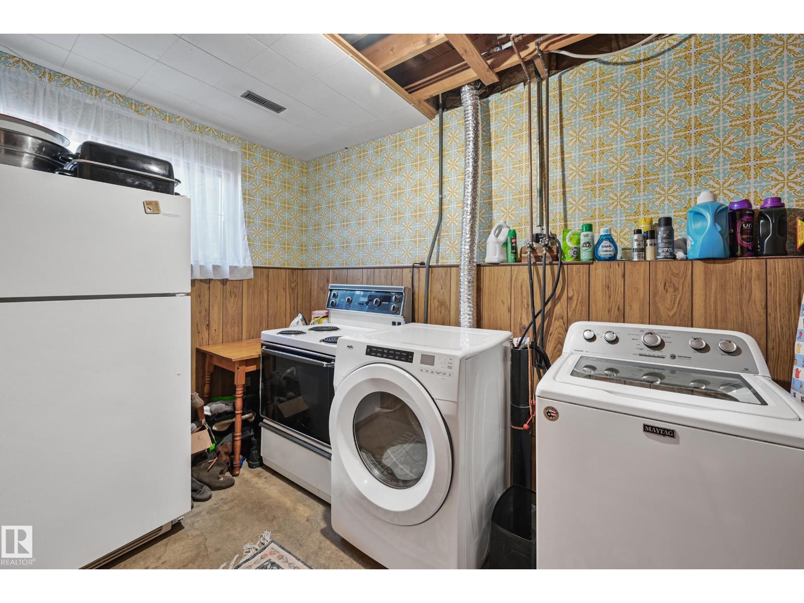 Photo 22 of 9504 143 Av Nw, Edmonton AB
