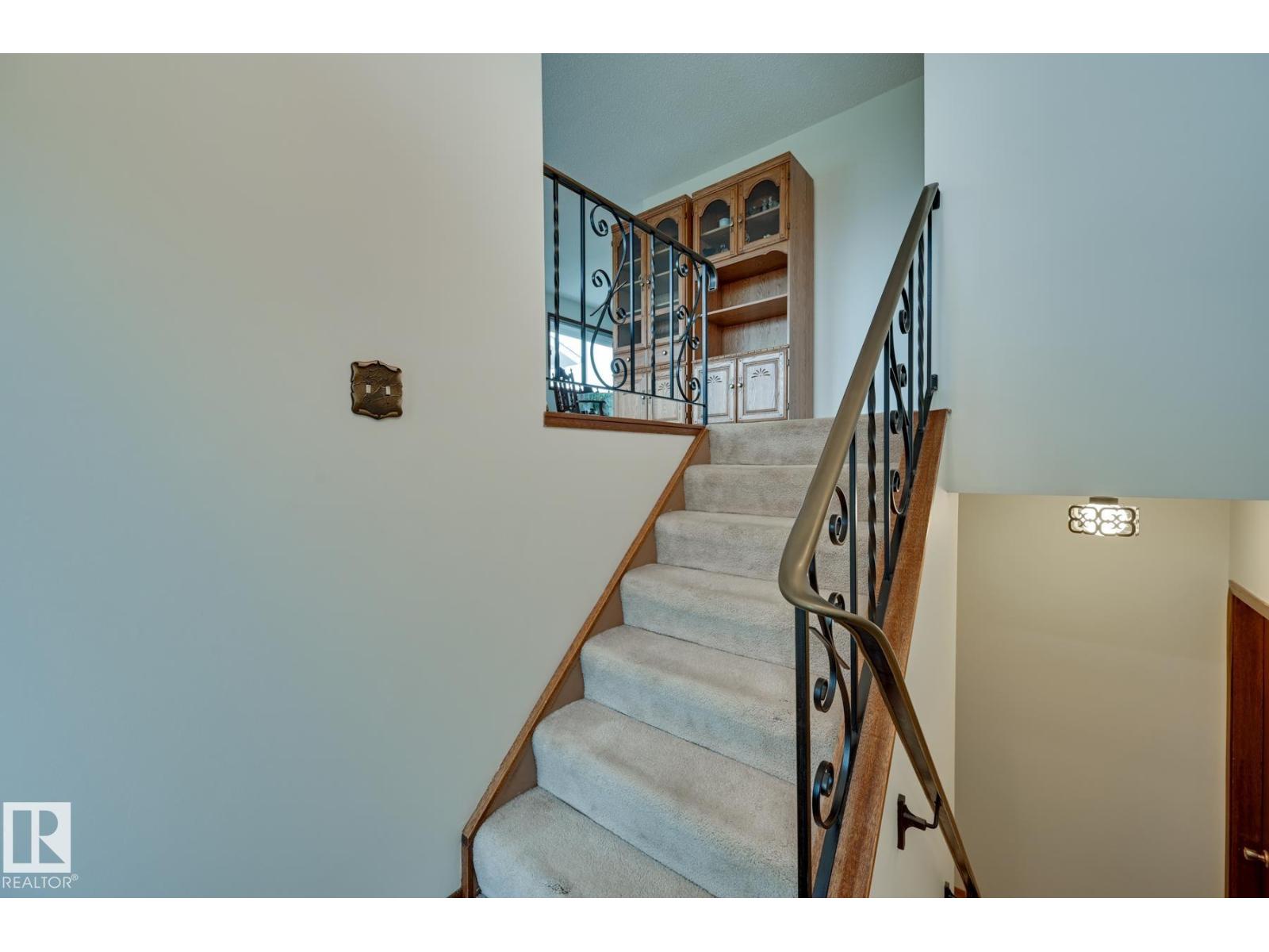 Photo 31 of 9504 143 Av Nw, Edmonton AB