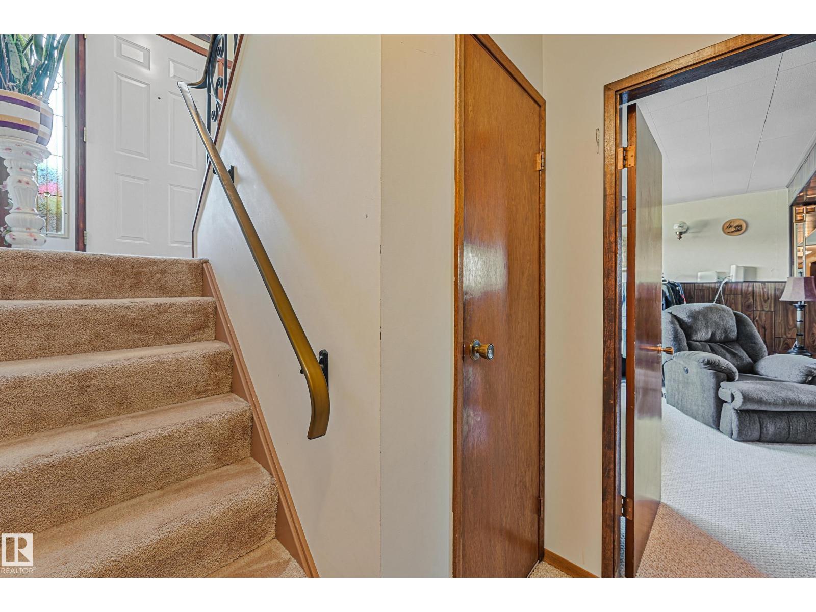 Photo 30 of 9504 143 Av Nw, Edmonton AB