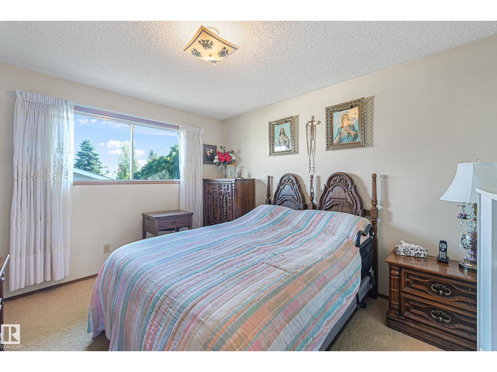 Photo 16 of 9504 143 Av Nw, Edmonton AB