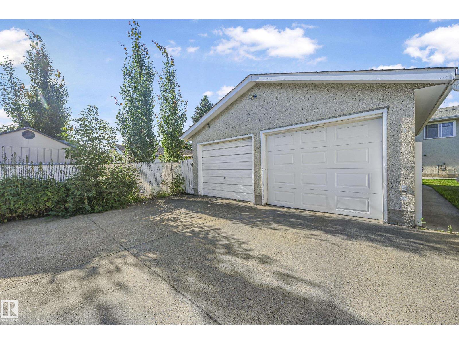 Photo 35 of 9504 143 Av Nw, Edmonton AB