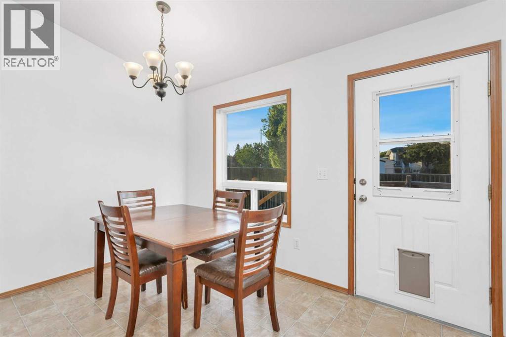 Single Family House Bi-level for Sale in  Lexington Close Lincoln Park Lacombe 