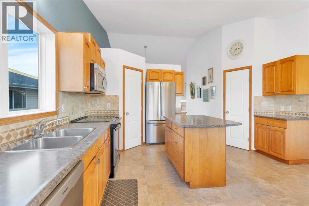 Single Family House Bi-level for Sale in  Lexington Close Lincoln Park Lacombe 
