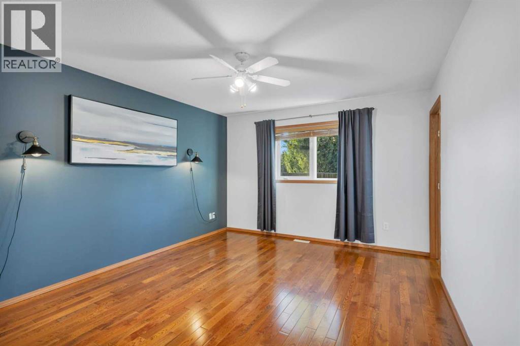 Single Family House Bi-level for Sale in  Lexington Close Lincoln Park Lacombe 