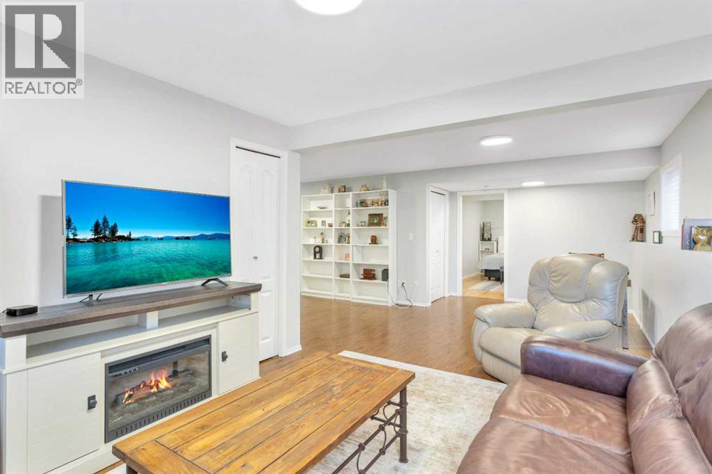Single Family House Bi-level for Sale in  Lexington Close Lincoln Park Lacombe 