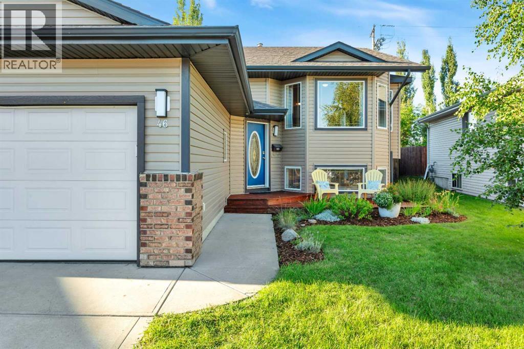 Single Family House Bi-level for Sale in  Lexington Close Lincoln Park Lacombe 