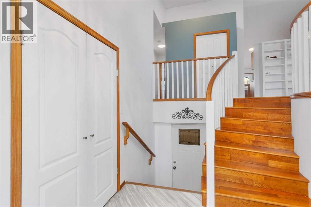 Single Family House Bi-level for Sale in  Lexington Close Lincoln Park Lacombe 