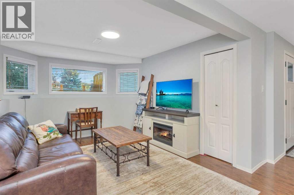 Single Family House Bi-level for Sale in  Lexington Close Lincoln Park Lacombe 