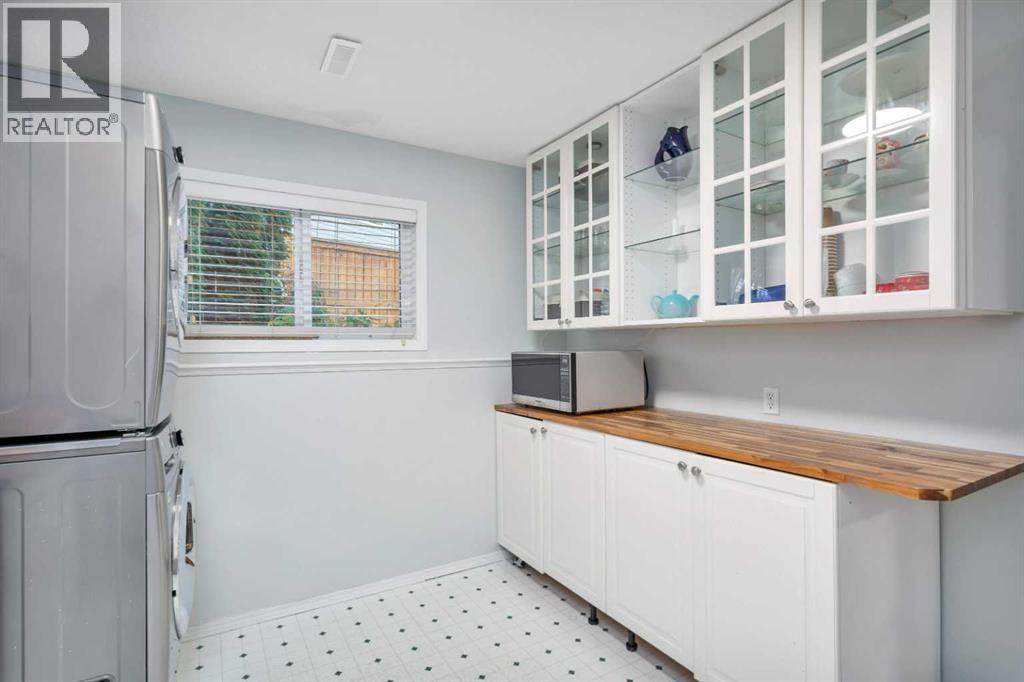 Single Family House Bi-level for Sale in  Lexington Close Lincoln Park Lacombe 
