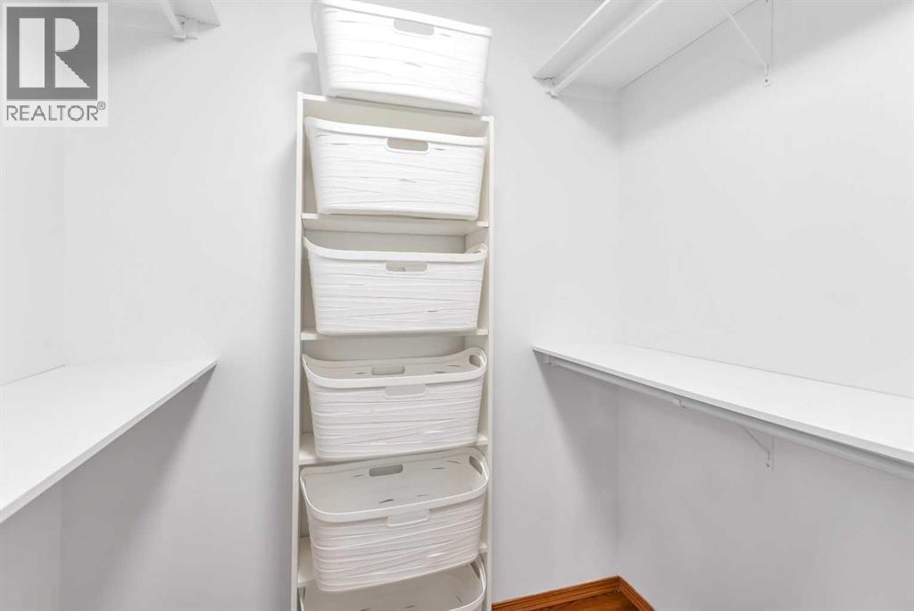 Single Family House Bi-level for Sale in  Lexington Close Lincoln Park Lacombe 