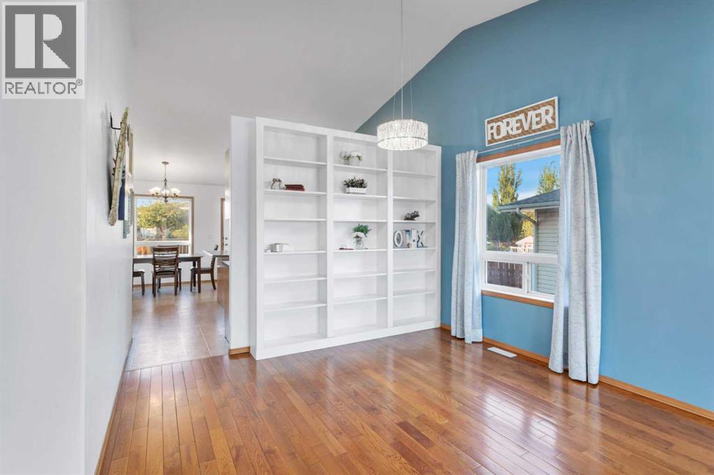 Single Family House Bi-level for Sale in  Lexington Close Lincoln Park Lacombe 