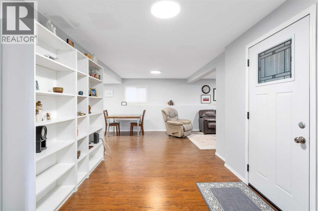 Single Family House Bi-level for Sale in  Lexington Close Lincoln Park Lacombe 