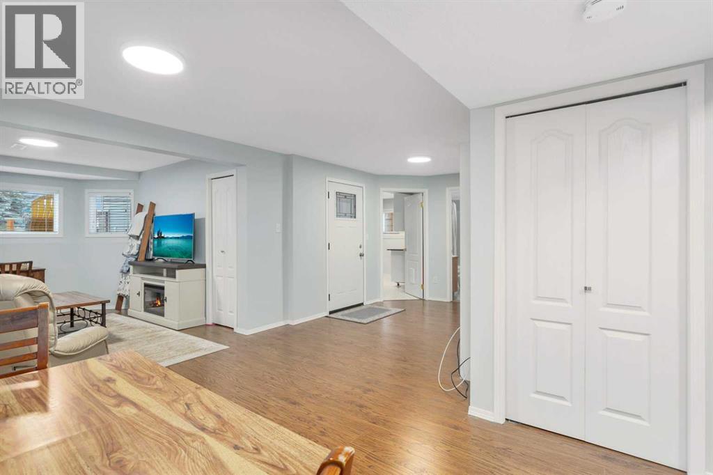 Single Family House Bi-level for Sale in  Lexington Close Lincoln Park Lacombe 