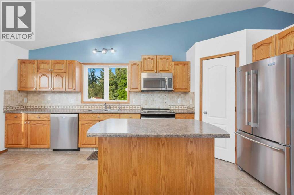 Single Family House Bi-level for Sale in  Lexington Close Lincoln Park Lacombe 