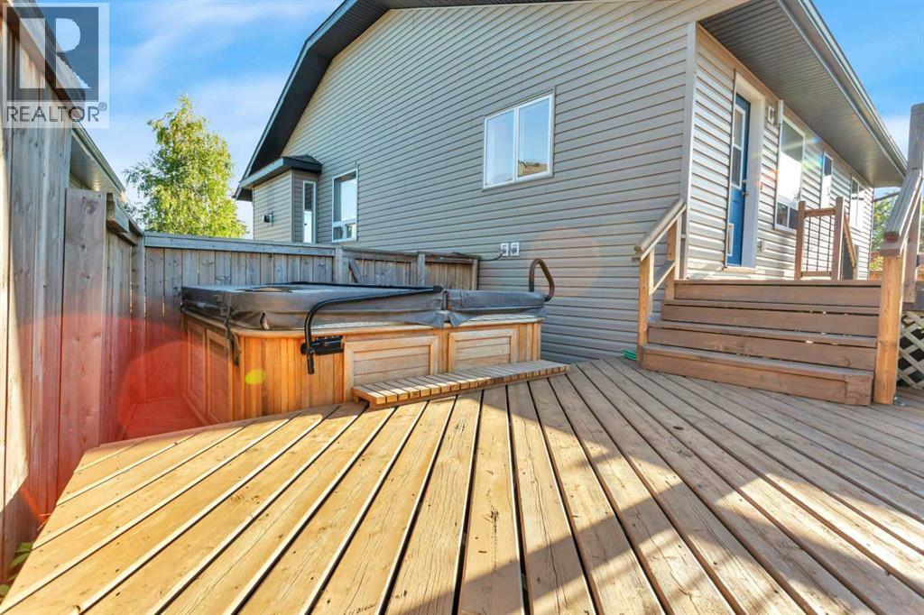 Single Family House Bi-level for Sale in  Lexington Close Lincoln Park Lacombe 