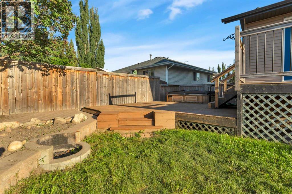 Single Family House Bi-level for Sale in  Lexington Close Lincoln Park Lacombe 