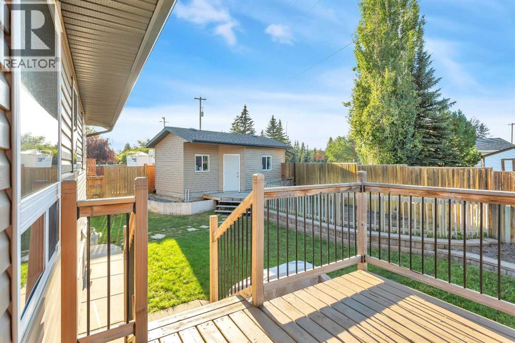 Single Family House Bi-level for Sale in  Lexington Close Lincoln Park Lacombe 