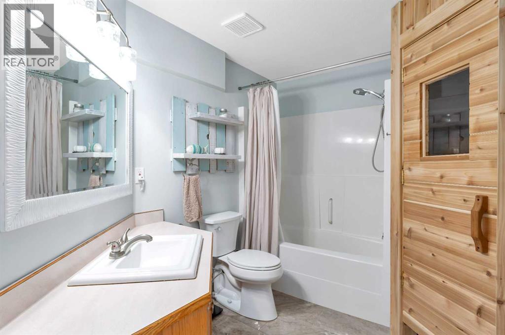Single Family House Bi-level for Sale in  Lexington Close Lincoln Park Lacombe 